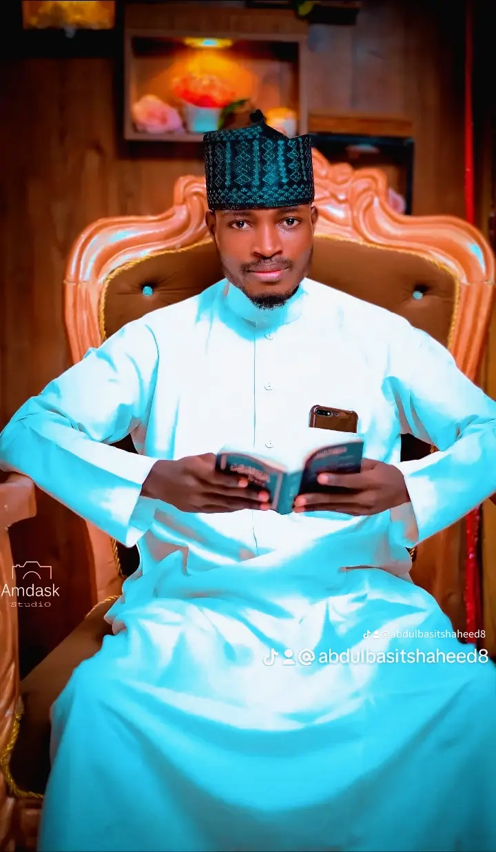 A Qur'an teacher in Alfajar Online Qur'an
